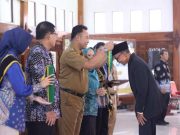 Bupati Sragen Wisuda 113 Siswa Sekolah Lansia, dengan Pesan Harus Tetap Produktif di Usia Tua