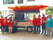 Tim Relawan Universitas Semarang Bantu Warga Kudus Terdampak Banjir
