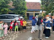 Mahasiswa Psikologi USM Beri Layanan Trauma Healing Warga Terdampak Banjir