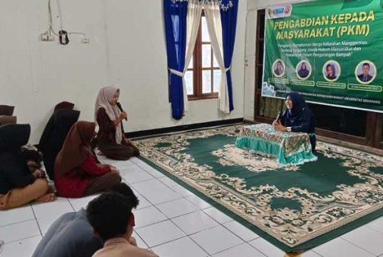 Tim PKM USM Lakukan Sosialisasi Hukum di Desa Manggarmas