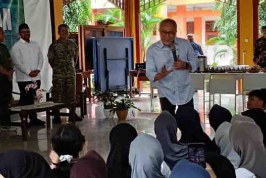 Pantau Distribusi MBG, Zulhas Kunjungi Batang