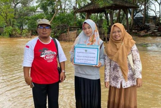MI Miftahul Huda Tegalsambi Tahunan Jepara Sambangi Siswa yang Rumahnya Terdampak Banjir