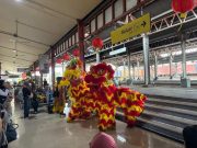 Imlek, Atraksi Barongsai Hibur Pelanggan KA di Stasiun Semarang Tawang