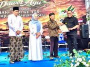 Hari Jadi Banjarnegara Ke-455, Kakanwil Kemenkum Jateng Serahkan Sertifikat Hak Cipta Logo Dawet Ayu
