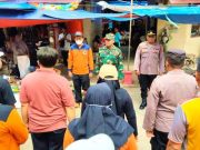 TNI-Polri Bersama Para Relawan Menggelar Aksi Resik-resik Pasar