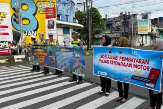 Personel Satlantas Polres Pekalongan Kota Kampanyekan Keselamatan Berlalu Lintas