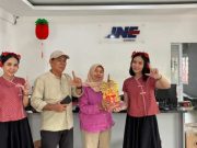 Rayakan Imlek 2026 JNE Bagi Kebahagiaan Bersama Pelanggan