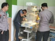 Seorang Bayi Ditemukan di Tas Plastik, Siapa Orang Tuanya?