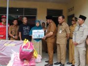 Rumah Nenek Surminah Roboh, Pemkot Tegal Serahkan Bantuan