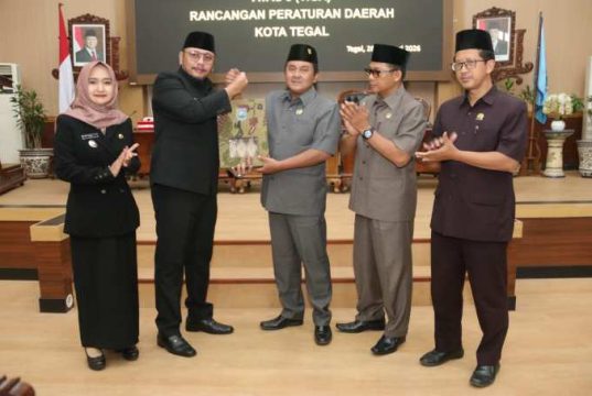 Wali Kota Tegal Jelaskan Tiga Raperda Prioritas di Paripurna DPRD