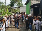 Protes Jalan Rusak, Puluhan Warga Deroduwur Gelar Aksi Simbolik
