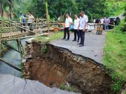 Bupati Sam’ani Tinjau Jembatan Ambrol di Menawan, Pemkab Kudus Siapkan Penanganan Cepat