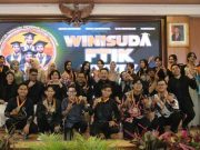 Dekan FTIK Universitas Semarang Lepas 77 Lulusan