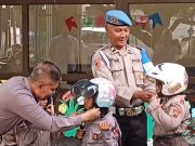 Cara Unik Polda Jateng Edukasi Keselamatan, Ajari Siswa TK Simulasi Rambu dan Pakai Helm “Klik”