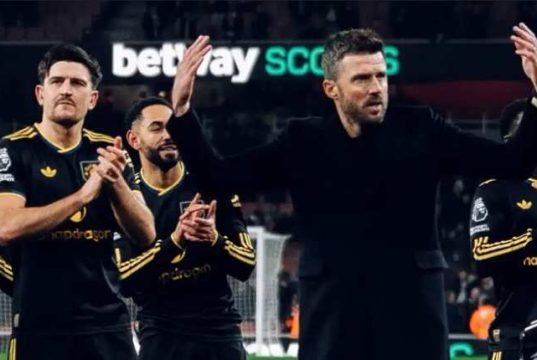 “King MU” dalam Panggung “King Carrick”