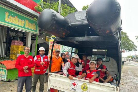 Universitas Semarang Terjunkan Tim Bantu Warga Korban Banjir di Desa Pilangwetan