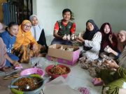 TIS Energy Salurkan 500 Paket Bantuan Pangan bagi Warga Terdampak Tanggul Jebol Sungai Tuntang