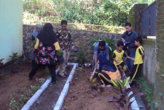 Kenalkan Pertanian Sejak Dini, Tim Pengabdian Unisnu Jepara Berikan Pendampingan ‘Implementation of Agricultural Education’