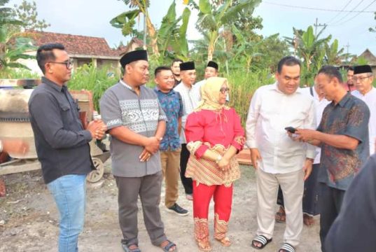 Bupati Blora Bantah Ngonten di Jalan Swadaya Warga, Bantu 300 Zak Semen