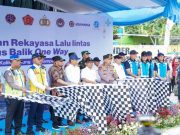 Kapolri Lepas Flag Off One Way Nasional di GT Kalikangkung, Imbau Pemudik Utamakan Keselamatan