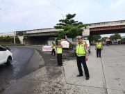 Polda Jateng Lakukan Penyekatan Truk Sumbu Tiga di Ujung Tol Kaligawe