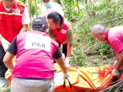 PMI Kebumen dan Tim Evakuasi Jenazah Warga Jatuh dari Jenitri