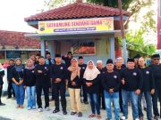 Aksi Bagi-bagi Ratusan Takjil Dilakukan dari Depan Poskamling