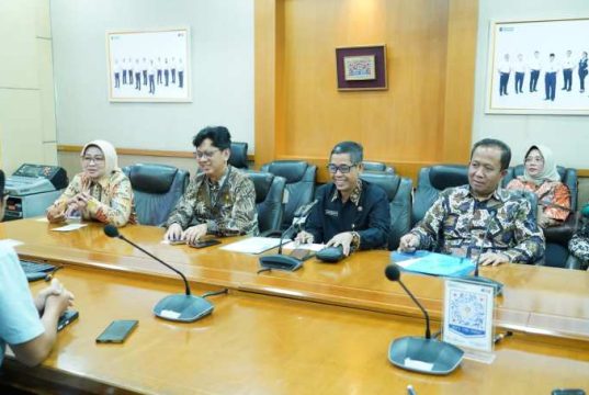 Bupati Datangi PT KAI, Lobi Rute Prameks Sampai Gombong