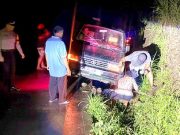 Dalam Suasana Gelap Malam, Mobil Terperosok ke Parit Tepi Ruas JLK