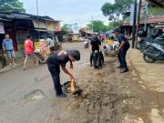 Brimob Polda Jateng Korvey Massal Bersihkan Waduk hingga Pasar