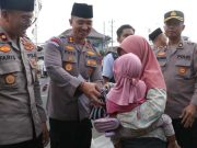 Polres Kebumen Bagi Takjil dan Edukasi Kamtibmas