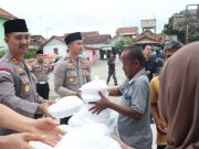 Polres Kebumen dan Kelenteng Kong Hwie Kiong Bagi 750 Takjil