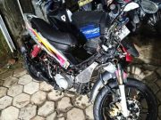 Gagal Nyalip, Pengandara Sepeda Motor Menabrak Bokong Pikap