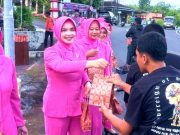 Aksi Bagi-bagi Takjil Digelar Serentak Bersama Bhayangkari