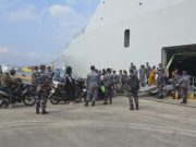 KRI Banda Aceh Angkut Cerita Pemudik dari Semarang Kembali ke Perantauan