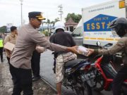 Polres Tegal Kota Edukasi Pengendara Sambil Bagi Tajil