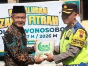 Polres Wonosobo Bagikan Zakat pada Warga yang Membutuhkan