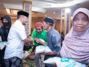 Malam Takbiran, Ahmad Luthfi Bagikan 4 Ton Zakat ke 2.000 Mustahik