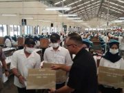 PT Djarum Cairkan THR Rp147,9 Miliar ke Puluhan Ribu Karyawan Produksi