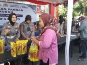 Polres Kudus Gelar Gerakan Pangan Murah di Simpang Tujuh, Beras SPHP Dijual di Bawah HET