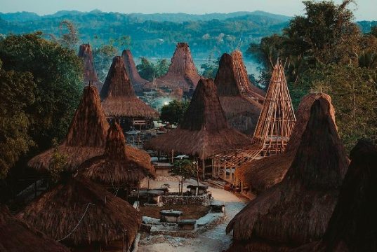 Kampung Adat Praijing Sumba Barat, dari Rumah Menara hingga Kubur Megalitikum Ratusan Tahun