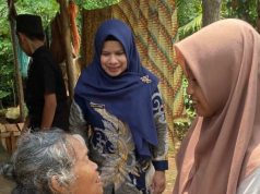 Siswa SDN 1 Kembang Berbagi untuk Lansia yang Papa