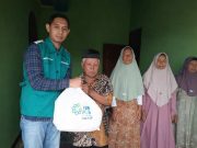 Bingkisan Ramadan Dhuafa di Rumah Sedekah Damarwulan dari YBM PLN UIK Tanjung Jati B