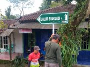 PLN UIK Tanjung Jati B Pasang Rambu Mitigasi Bencana di Somosari, Ini Tujuannya