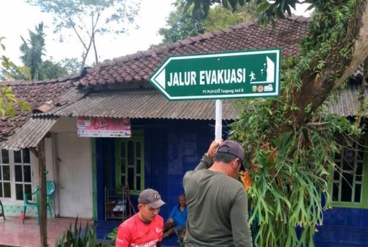 PLN UIK Tanjung Jati B Pasang Rambu Mitigasi Bencana di Somosari, Ini Tujuannya