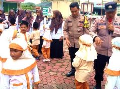 Guru dan Murid Outing Class dengan Mendatangi Kantor Polisi