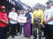 Wali Kota Serahkan Bantuan Korban Musibah Longsor di Panjang dan Rejowinangun Utara