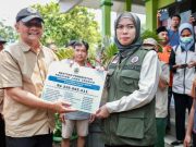 Pengungsi Banjir Demak Bertahan di Posko, Ahmad Luthfi Salurkan Bantuan Rp 236 Juta