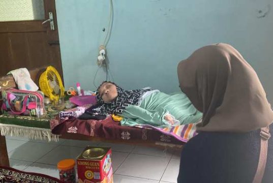 Kisah Inspiratif Fatimah: Difabel Kudus yang ‘Taklukkan’ Dunia Digital dari Atas Ranjang Tanpa Jual Iba