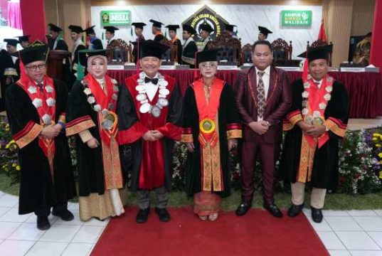 Perjalanan Panjang Berbuah Guru Besar, Nurmalah Bikin Wamenko Otto Hasibuan Terharu dan Bangga